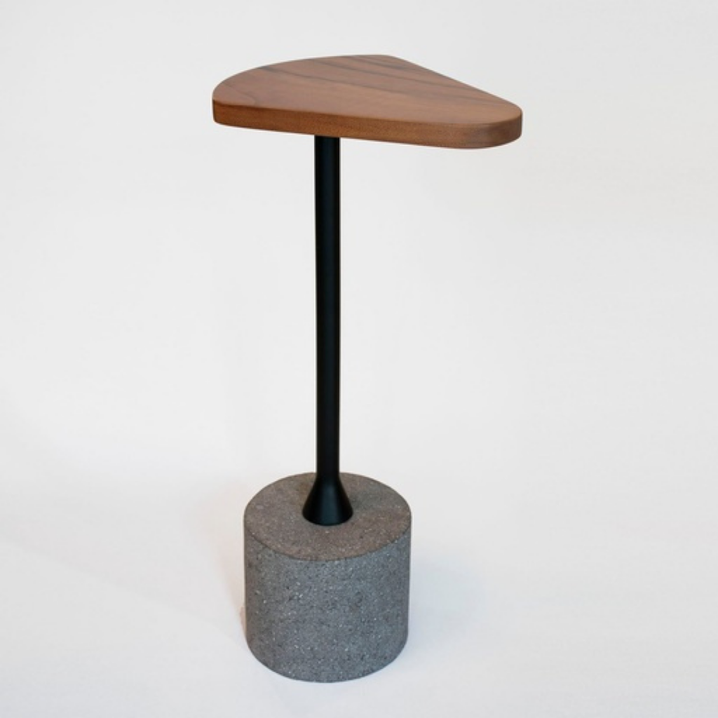Side table triangulo alto
