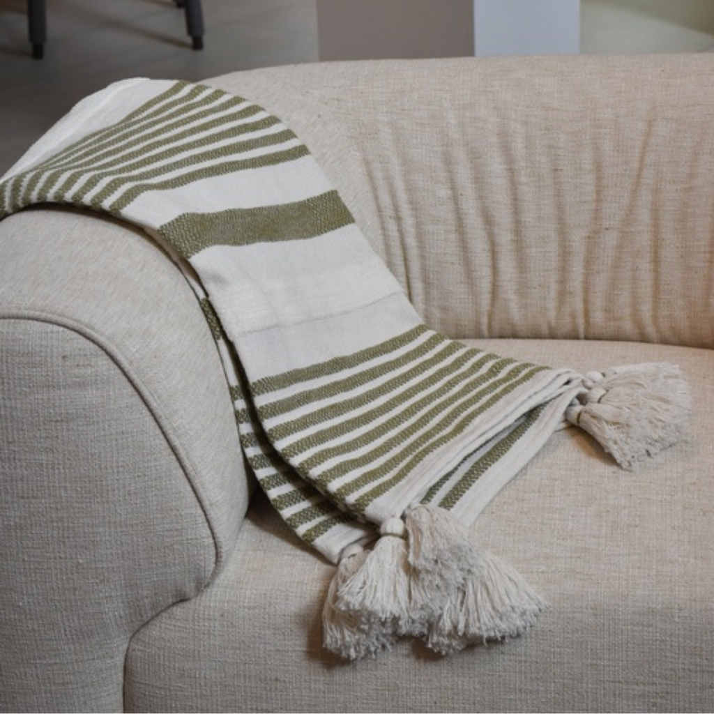 Throw Blanco y Líneas Verdes con Borlas