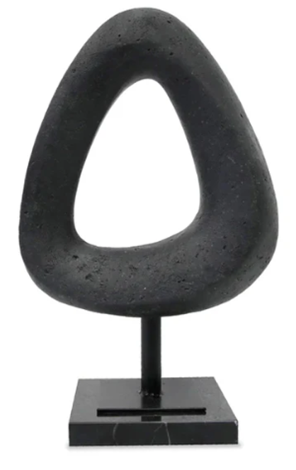 Escultura de Piedra Triangular