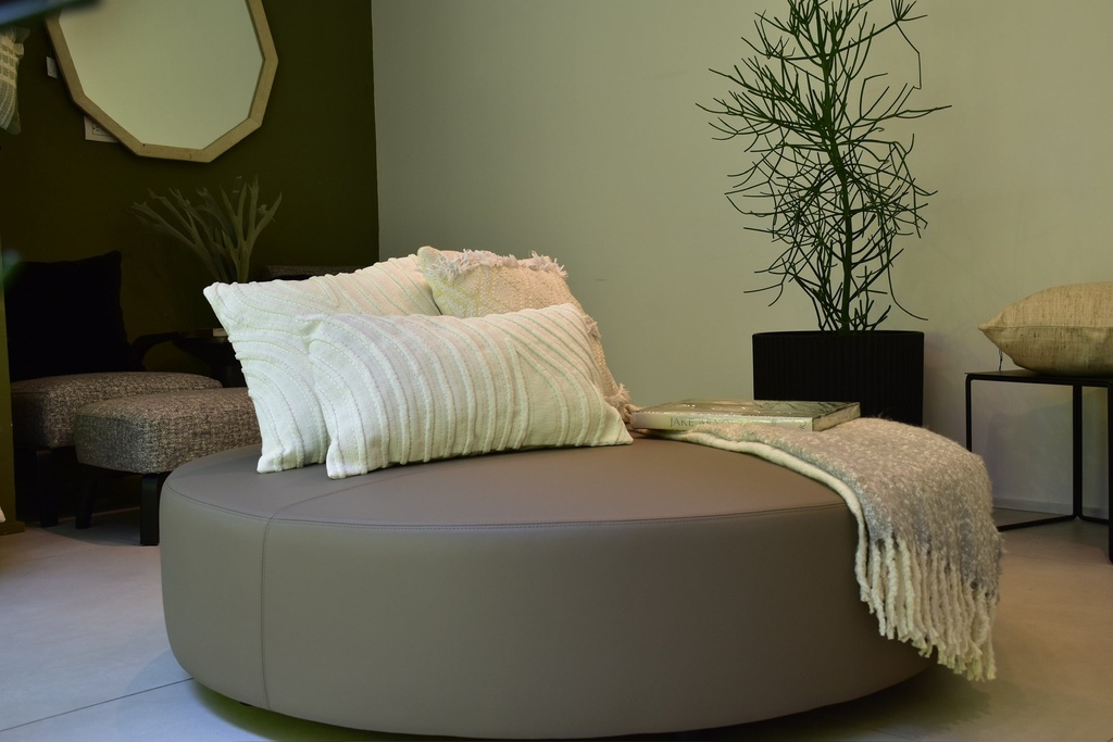 Ottoman Redondo de Cuero