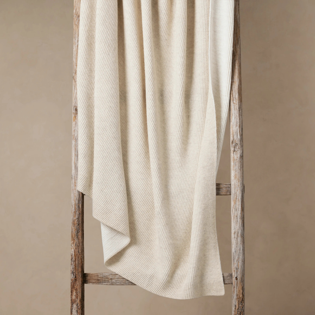 Throw Merin Ribbed Knit
