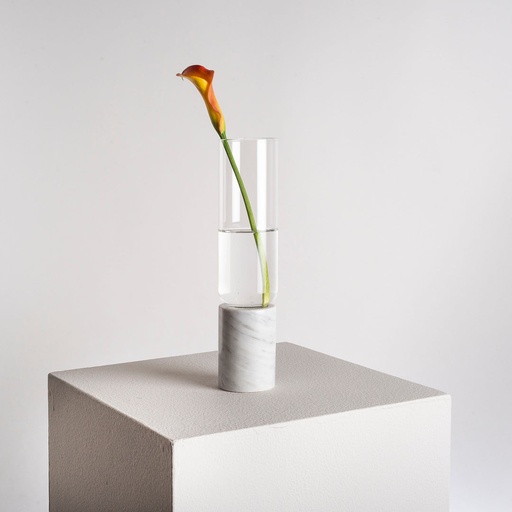 [D0037] Florero de vidrio y mármol blanco